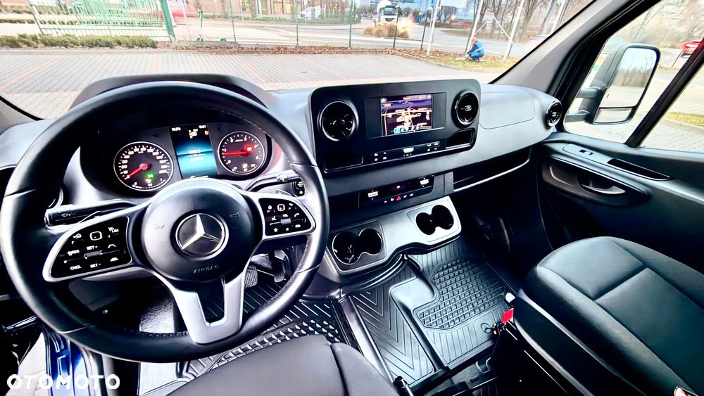 Mercedes-Benz Sprinter 319 - 8