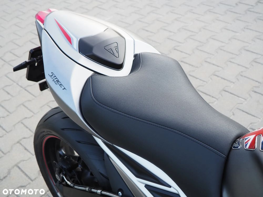 Triumph Street Triple - 30