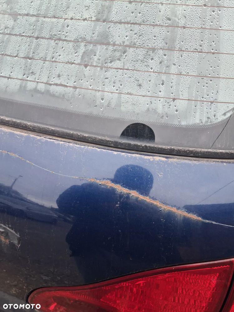 Toyota avensis verso klapa bagaznika 6P4 - 4