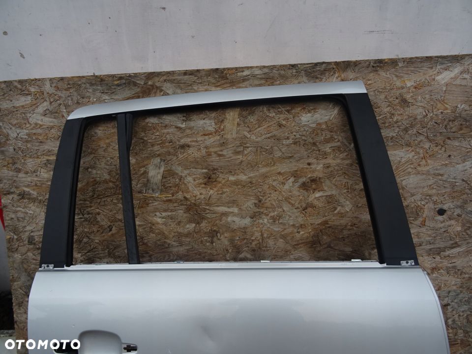 DRZWI PRAWY TYŁ OPEL ZAFIRA B MINIVAN LAK:Z157 - 2