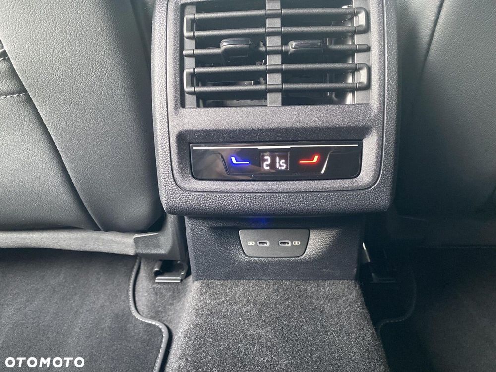 Volkswagen Golf - 22