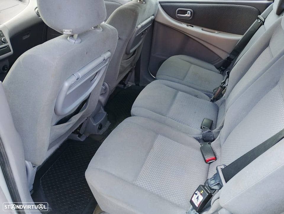 Nissan Almera Tino - 4