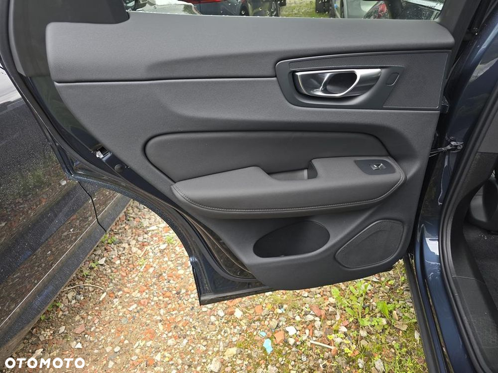 Volvo XC 60 B5 B AWD Plus Dark - 6