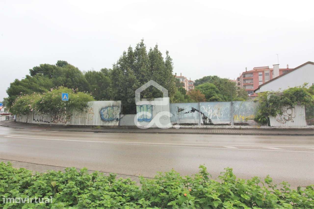 Terreno Comercial de 6800m2 em Localização Estratégica - Grande imagem: 2/19