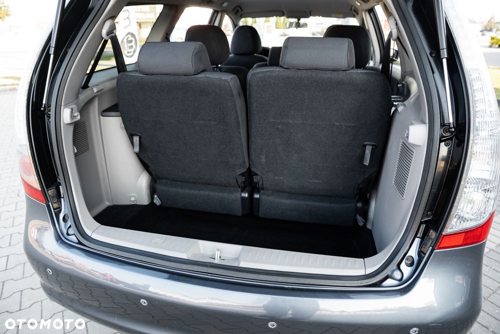 Mitsubishi Grandis 2.4 Invite - 20