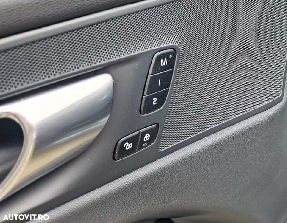 Volvo XC 60 T6 AWD Recharge Plus Bright - 20