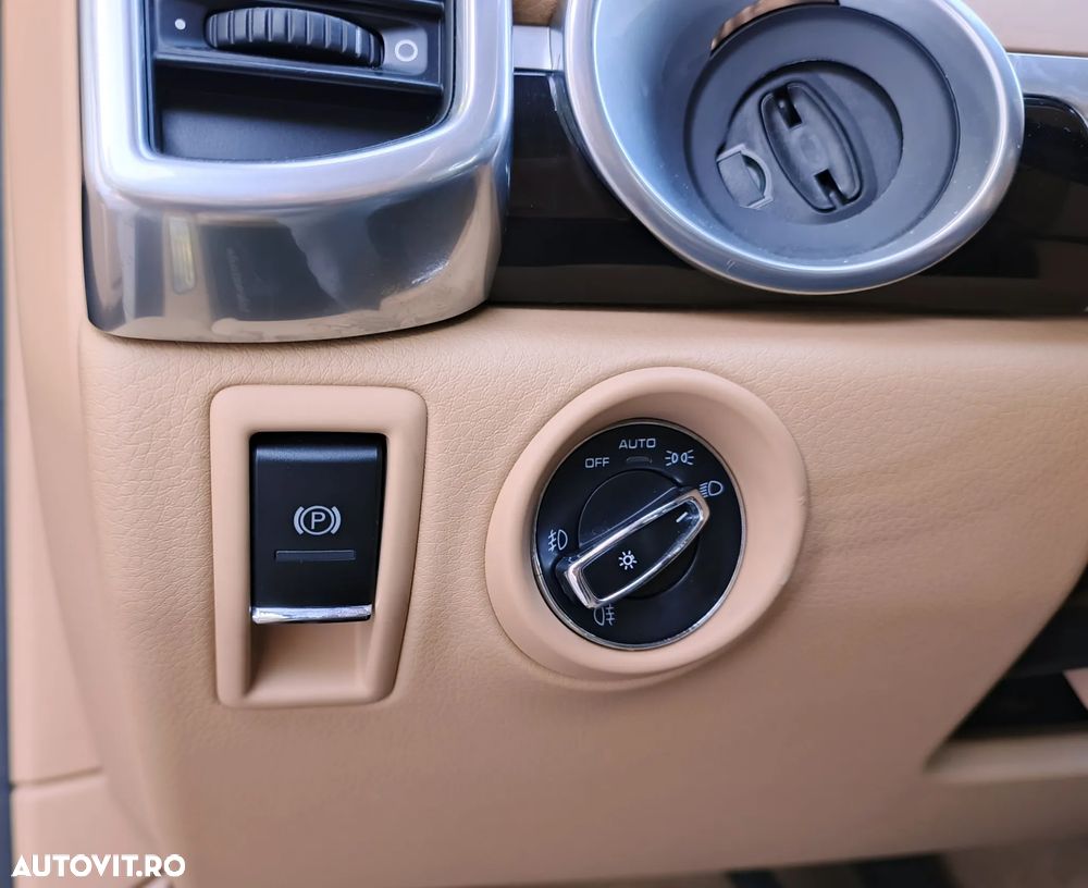 Porsche Cayenne 3.0 L - 38