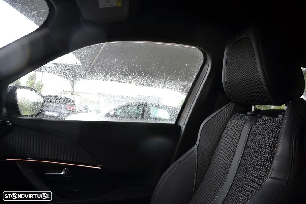 Peugeot 2008 1.2 PureTech GT EAT8 - 26