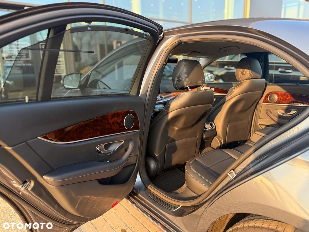 Mercedes-Benz Klasa E 220 d 4-Matic 9G-TRONIC - 17