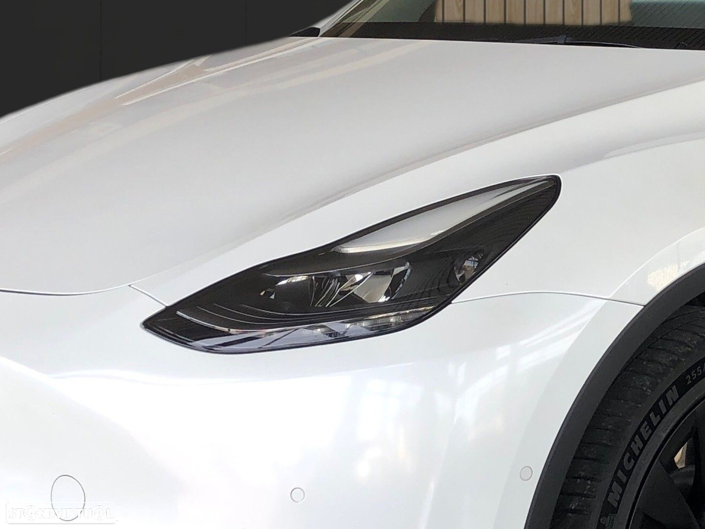 Tesla Model Y - 8
