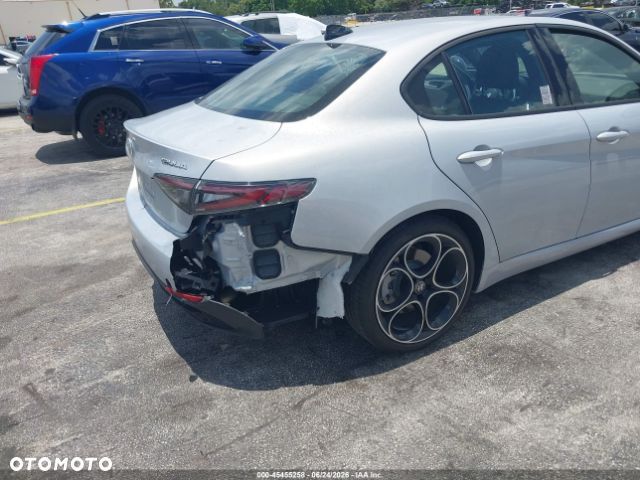 Alfa Romeo Giulia - 8
