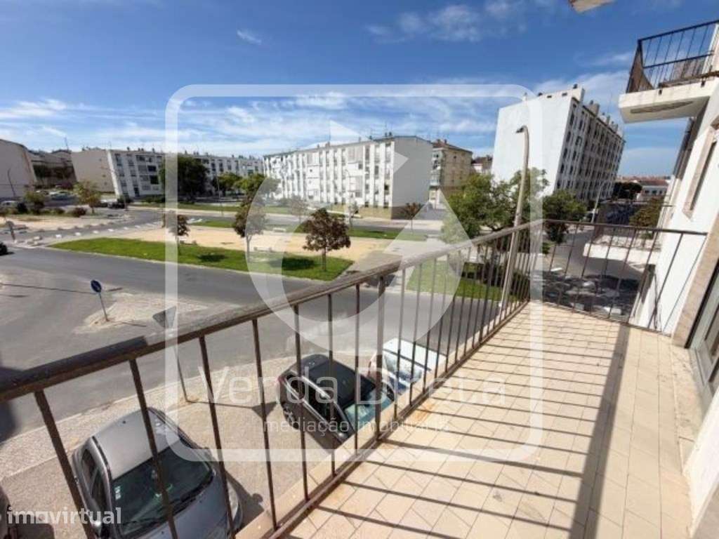 Apartamento T1 com Varanda | 1.º Andar | Vale da Amoreira, Moita - ... - Grande imagem: 2/22