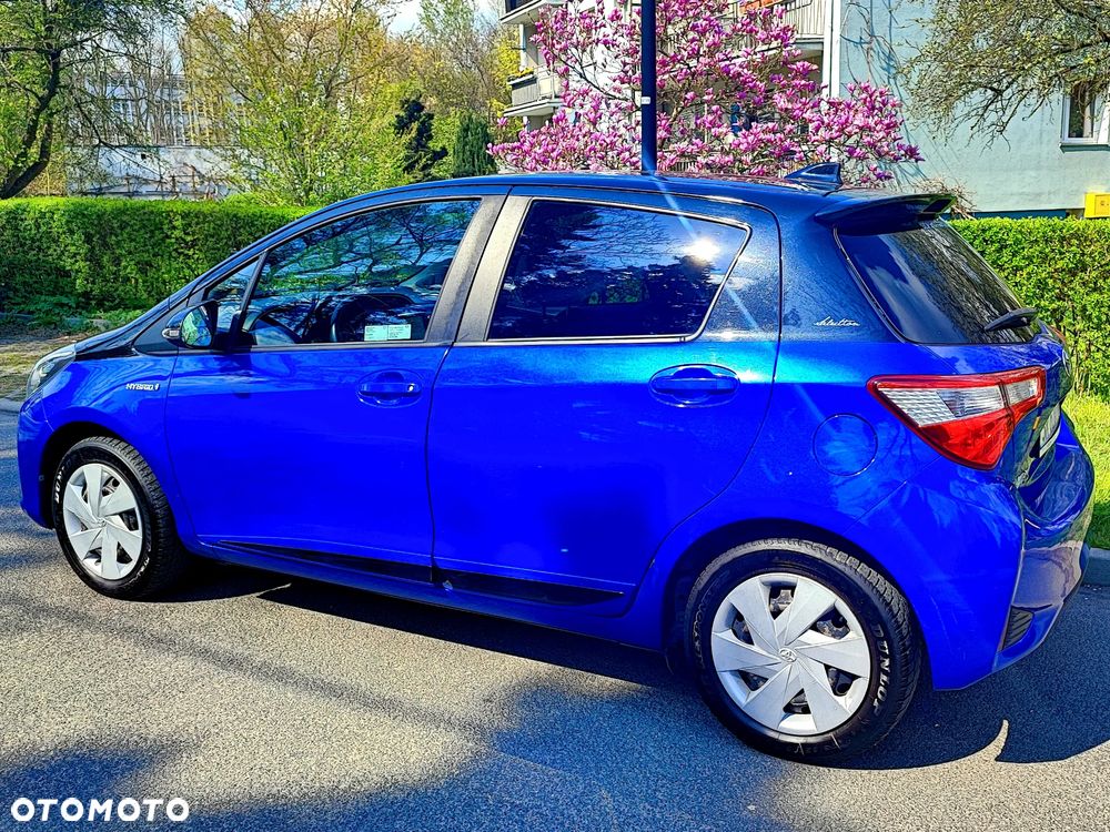 Toyota Yaris Hybrid 100 Selection Platinum - 4