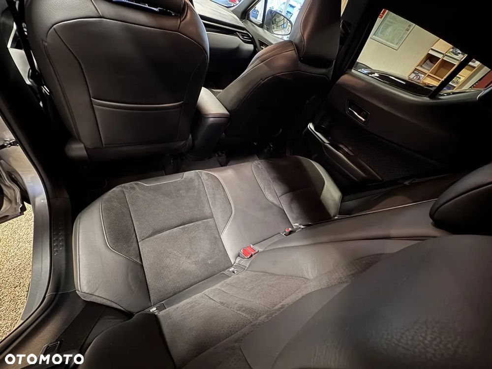 Toyota C-HR Hybrid Lounge - 19