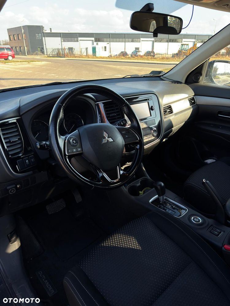 Mitsubishi Outlander - 11
