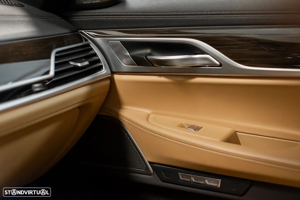 BMW 740 d xDrive Pack M - 28