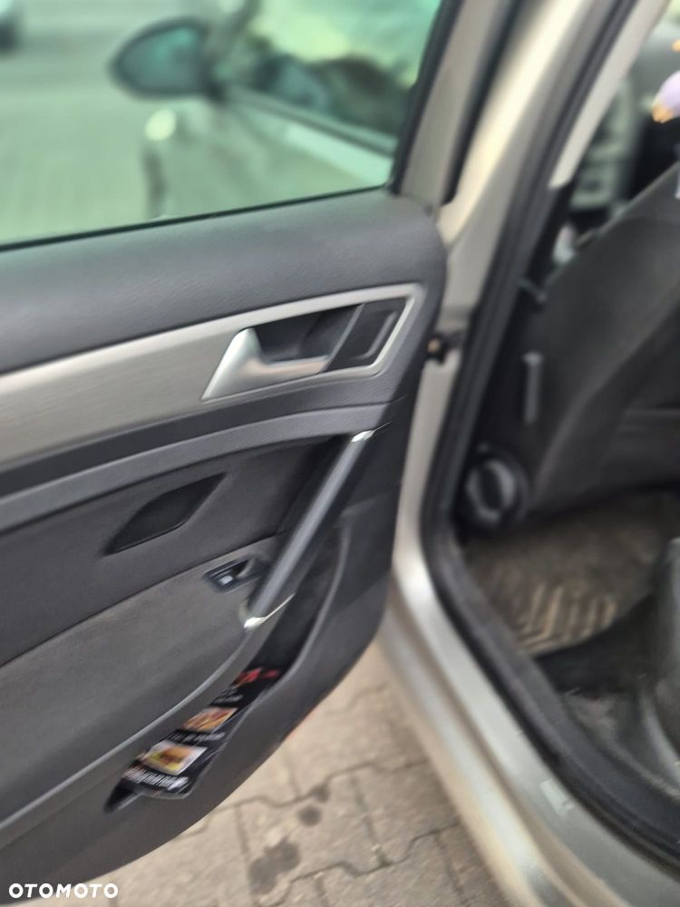 Volkswagen Golf - 12