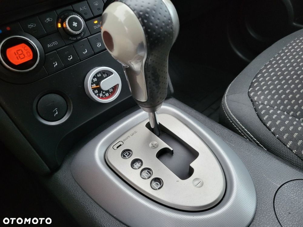 Nissan Qashqai - 25