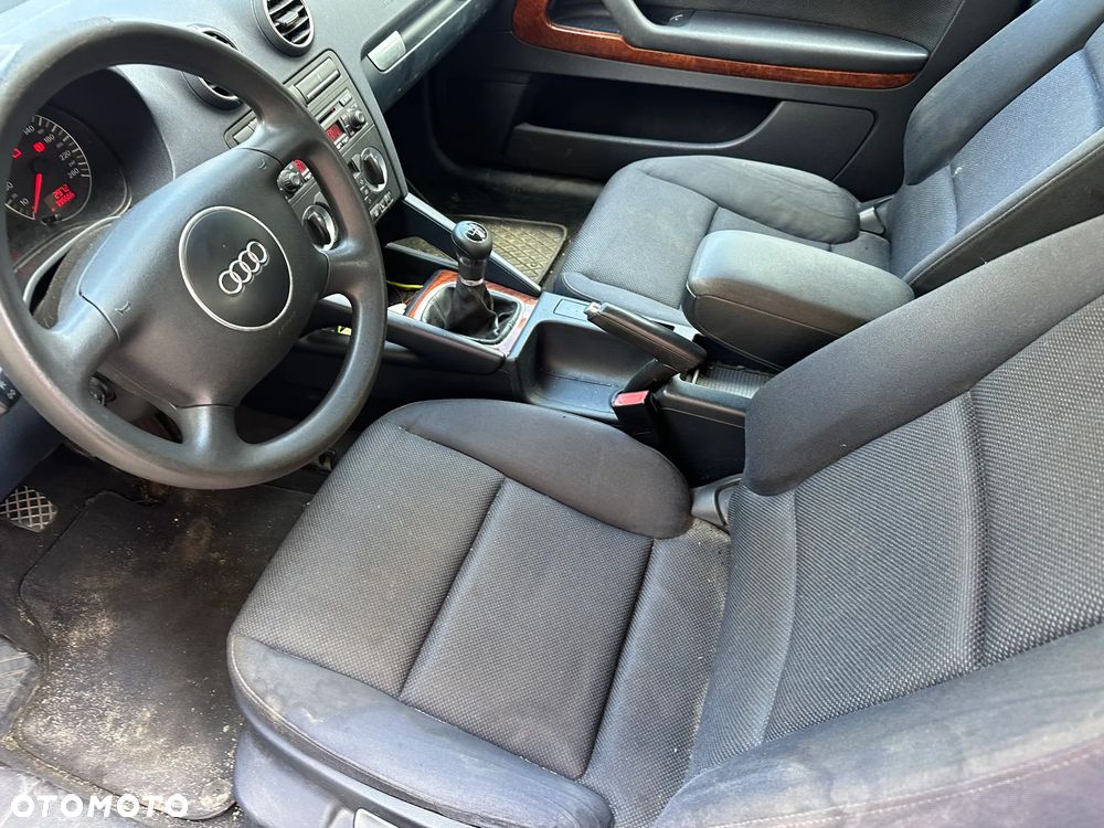 Audi A3 3-drzwiowe 2.0 FSI Attraction - 3