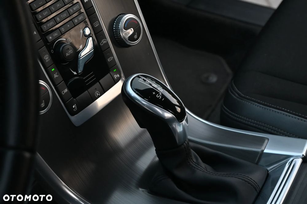 Volvo XC 60 D3 Geartronic Momentum - 30