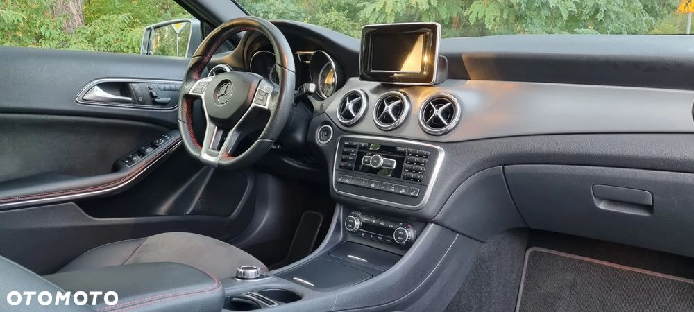 Mercedes-Benz GLA 250 4Matic 7G-DCT AMG Line - 26