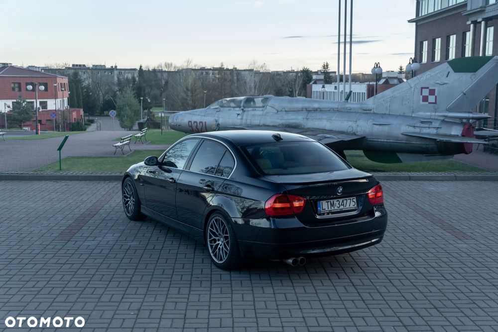 BMW Seria 3 330i - 10