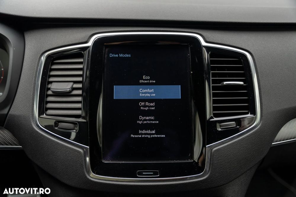 Volvo XC 90 D5 AWD Geartronic RDesign - 32