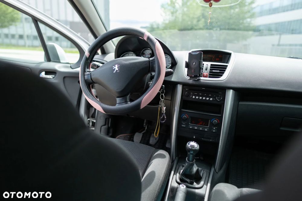 Peugeot 207 1.4 16V Trendy - 8