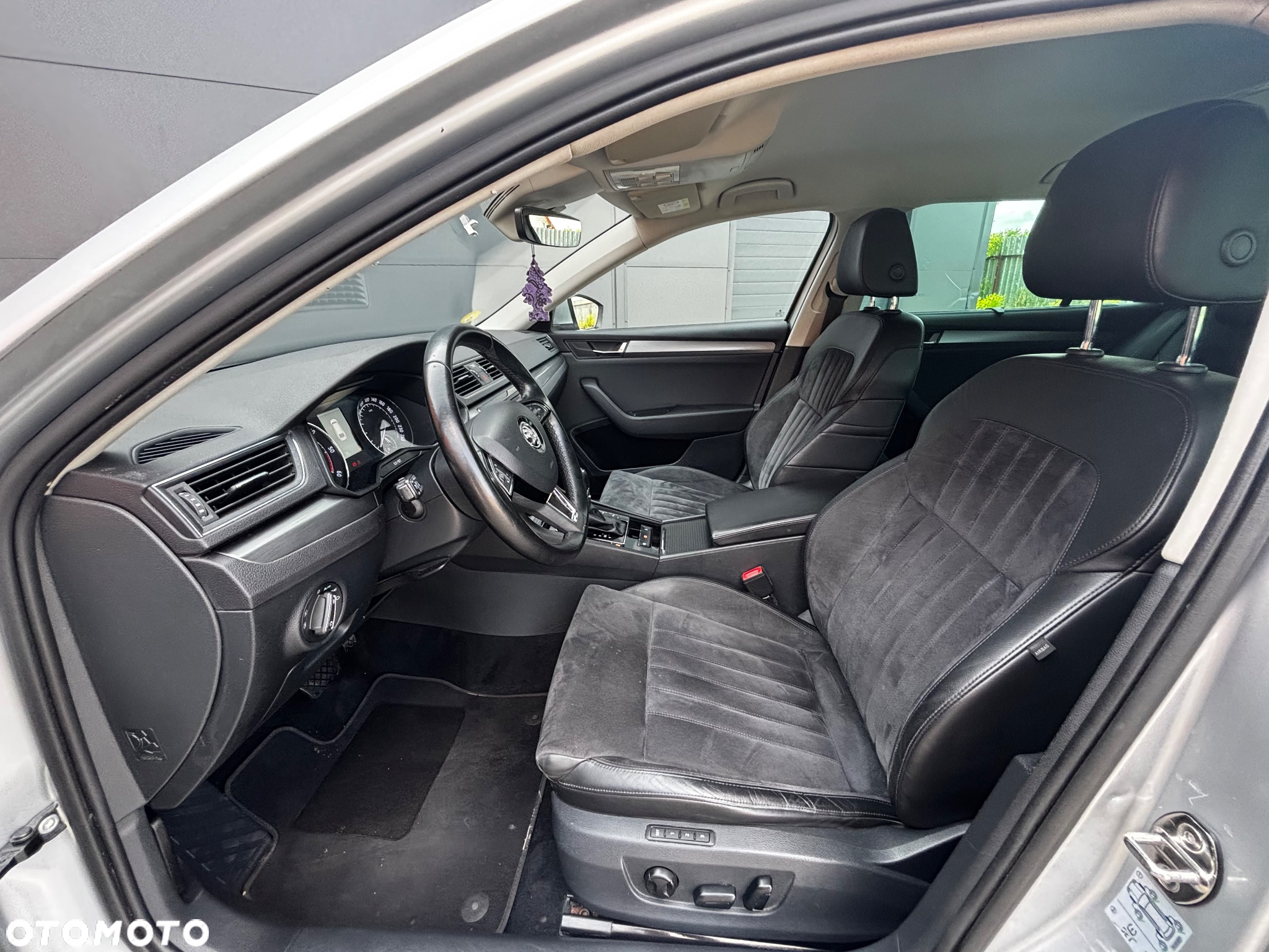 Skoda Superb 2.0 TDI DSG Style - 23