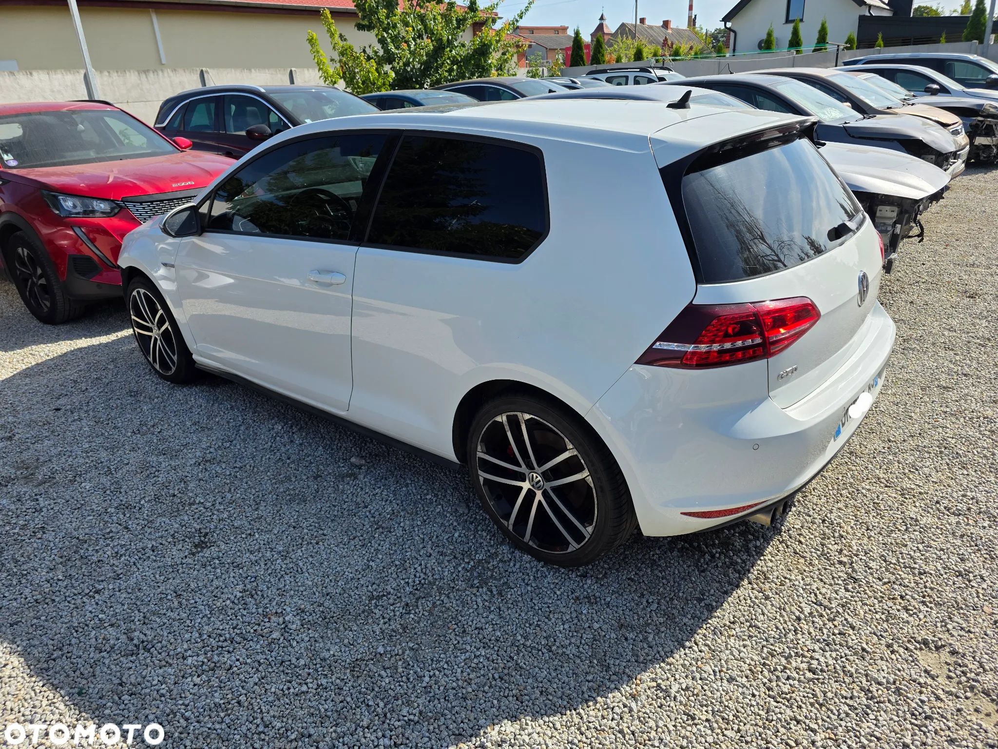 Volkswagen Golf - 1