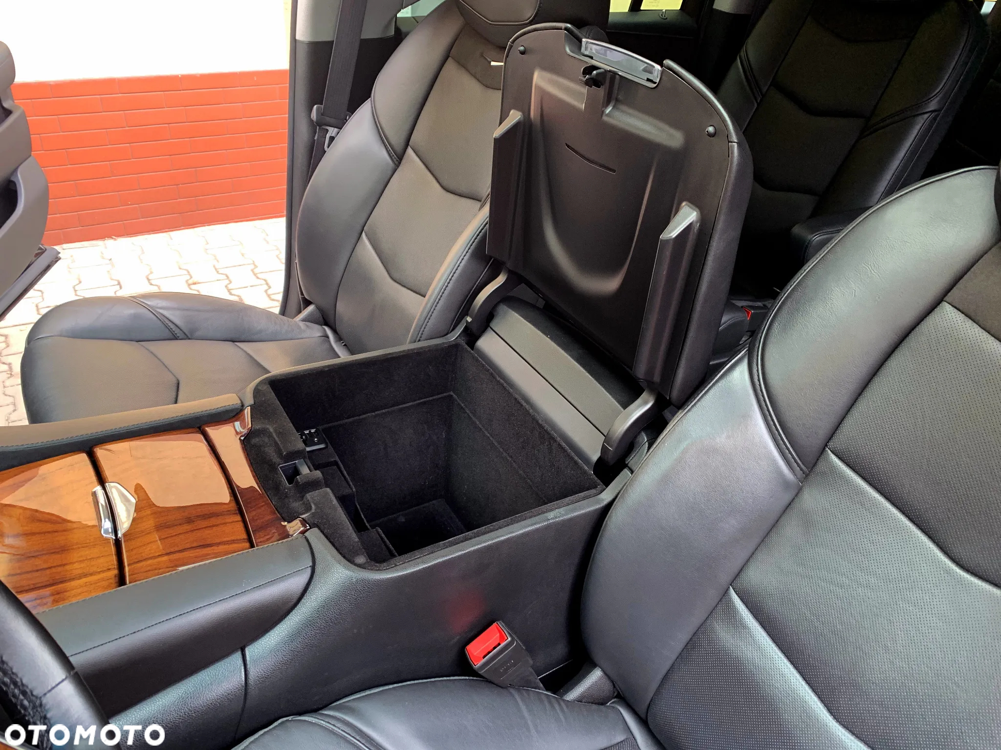 Cadillac Escalade ESV 6.2 V8 AWD AT Premium - 23