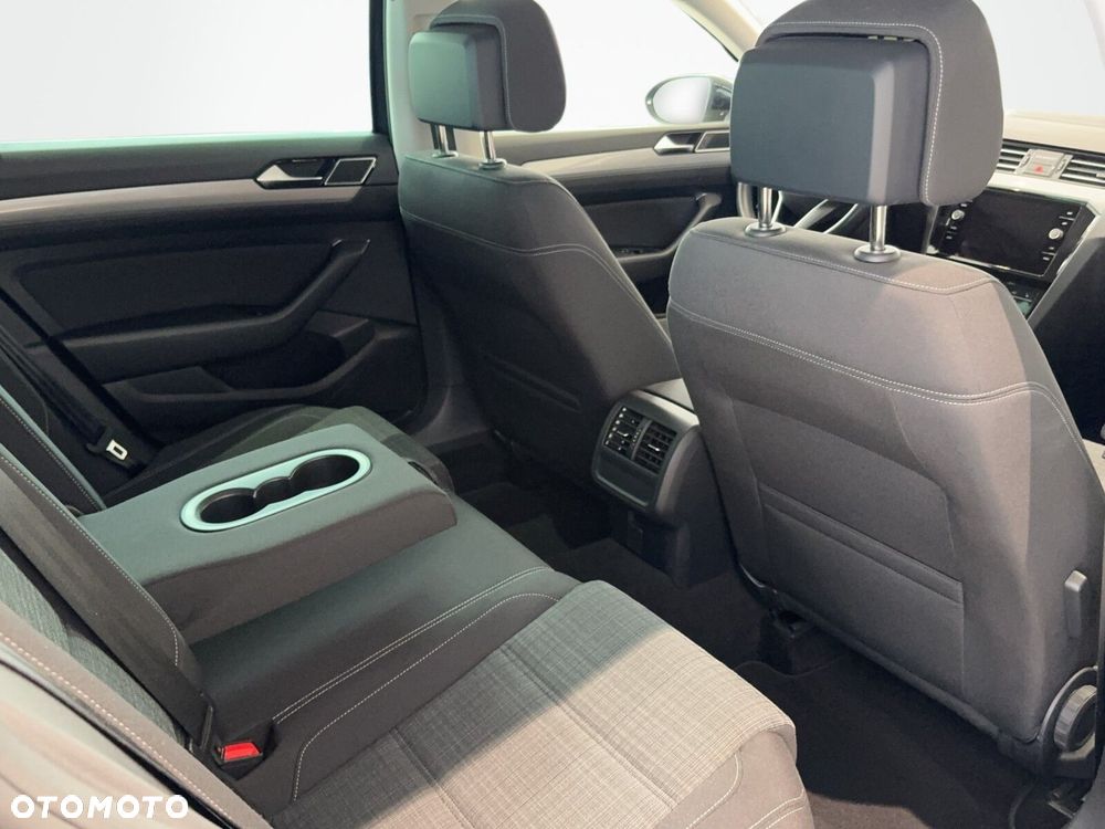 Volkswagen Passat Variant 2.0 TSI Business DSG - 16