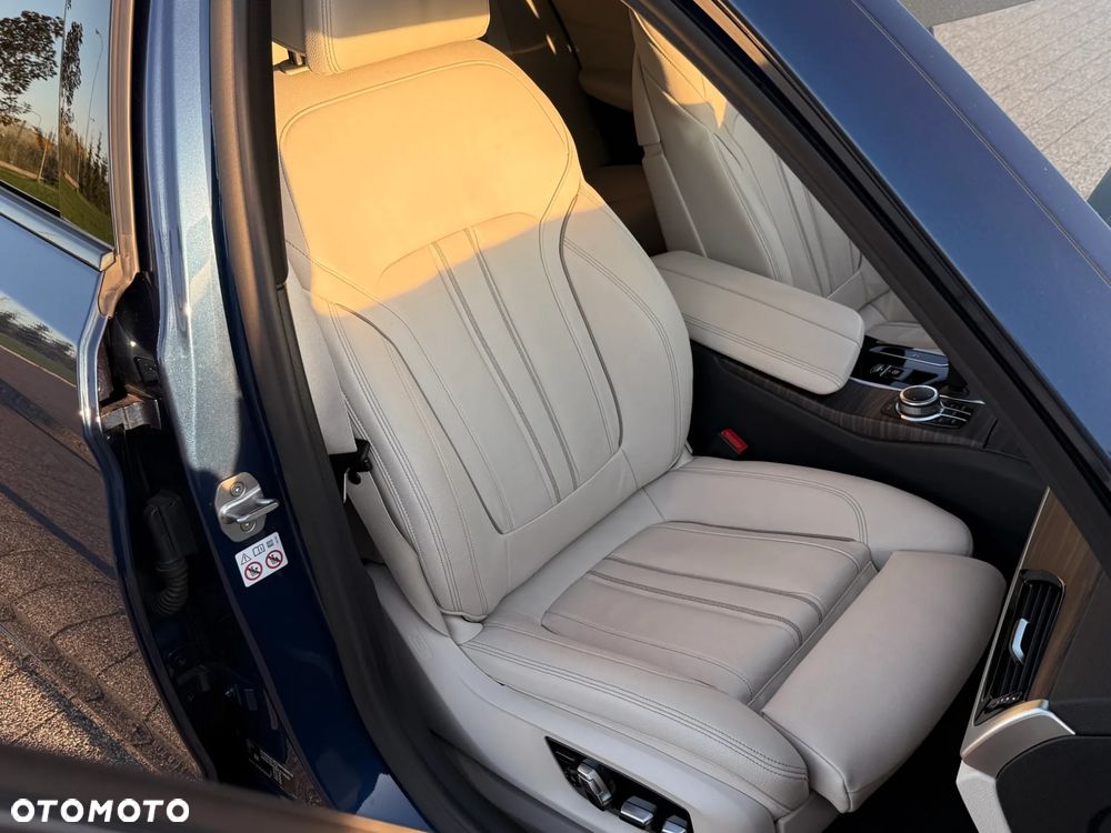 BMW Seria 5 520d mHEV - 9