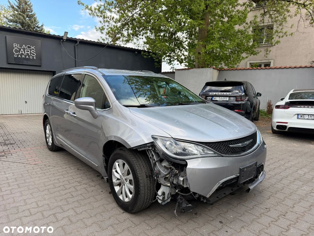 Chrysler Pacifica - 1