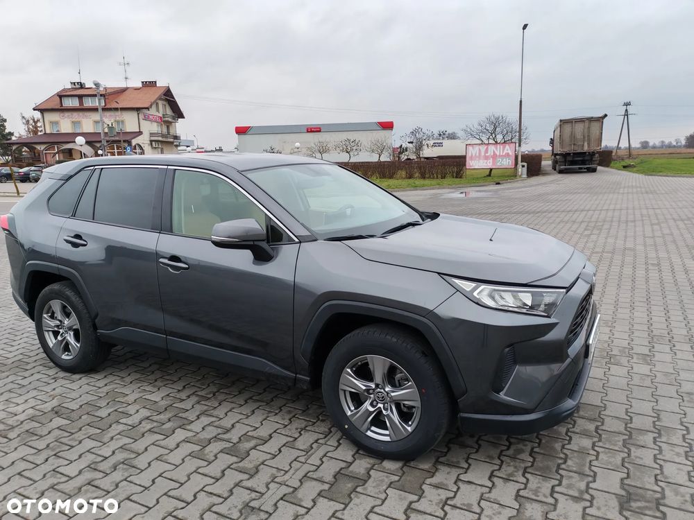 Toyota RAV4 - 6