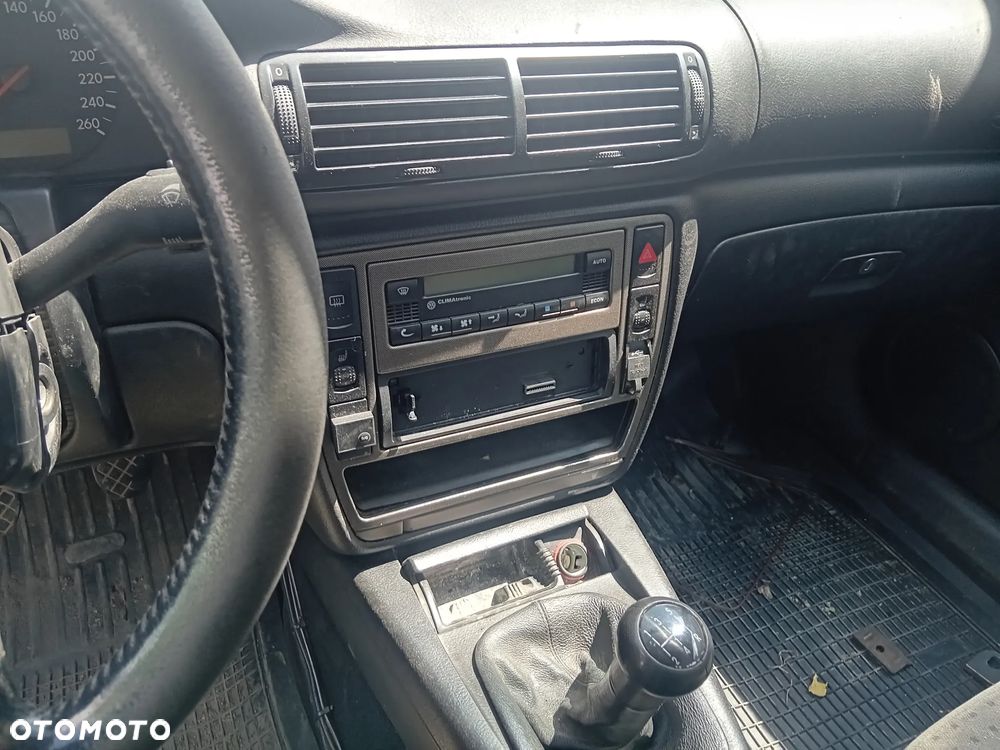 Volkswagen Passat 1.8 - 9