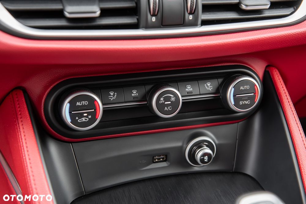 Alfa Romeo Stelvio 2.0 Turbo 16V AT8-Q4 Veloce - 27