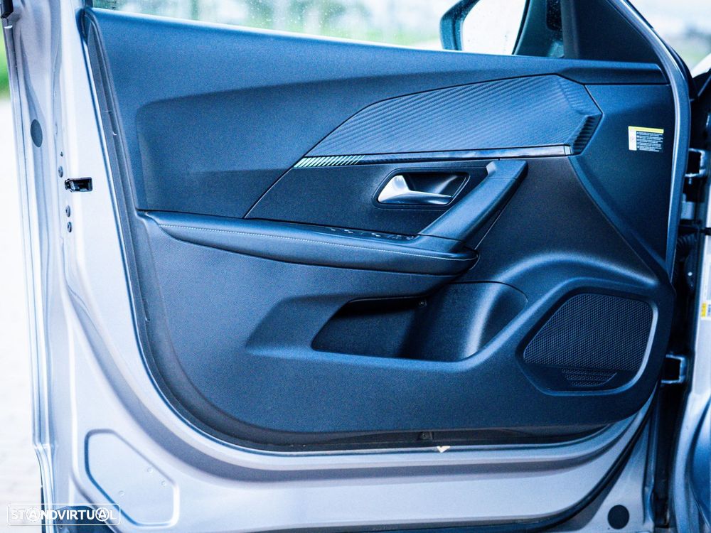 Peugeot 2008 1.2 PureTech Allure - 42