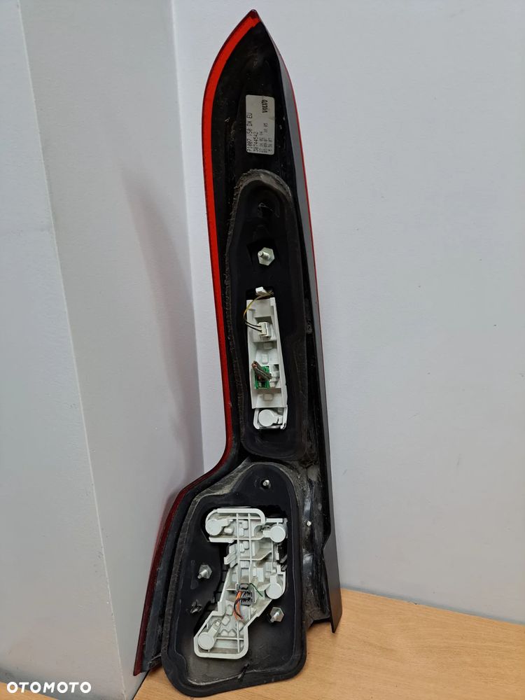 LAMPA PRAWYTYŁ VOLVO V50 EUROPA LIFT 07-12R - 4