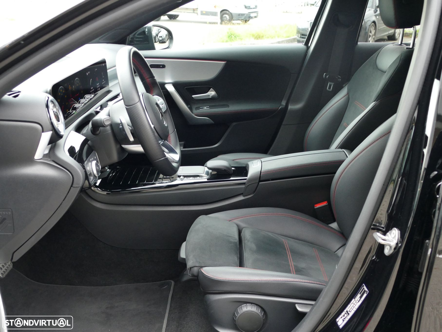 Mercedes-Benz A 250 Limousine e AMG Line - 16