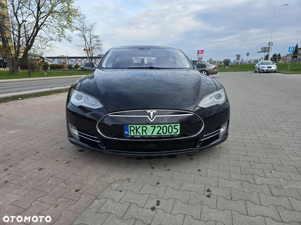 Tesla Model S - 4
