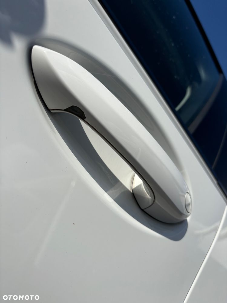 BMW Seria 3 316d mHEV - 28
