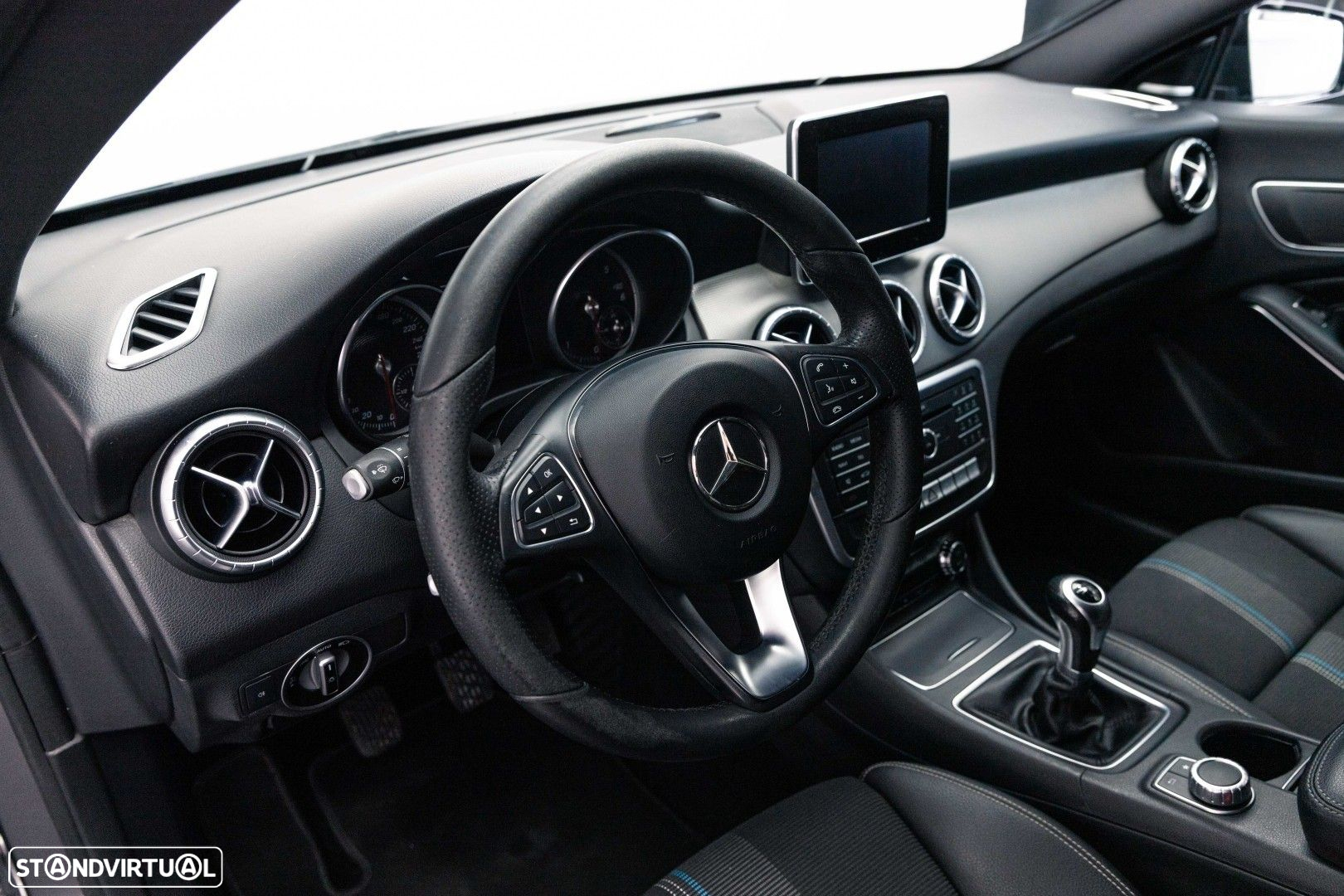 Mercedes-Benz CLA 180 d Shooting Brake Urban - 8