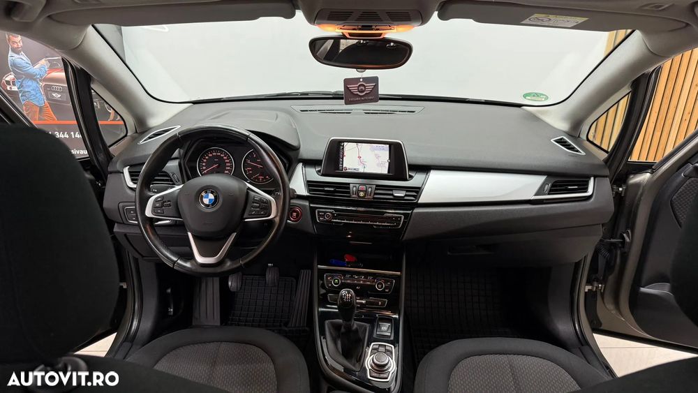 BMW Seria 2 218d - 7