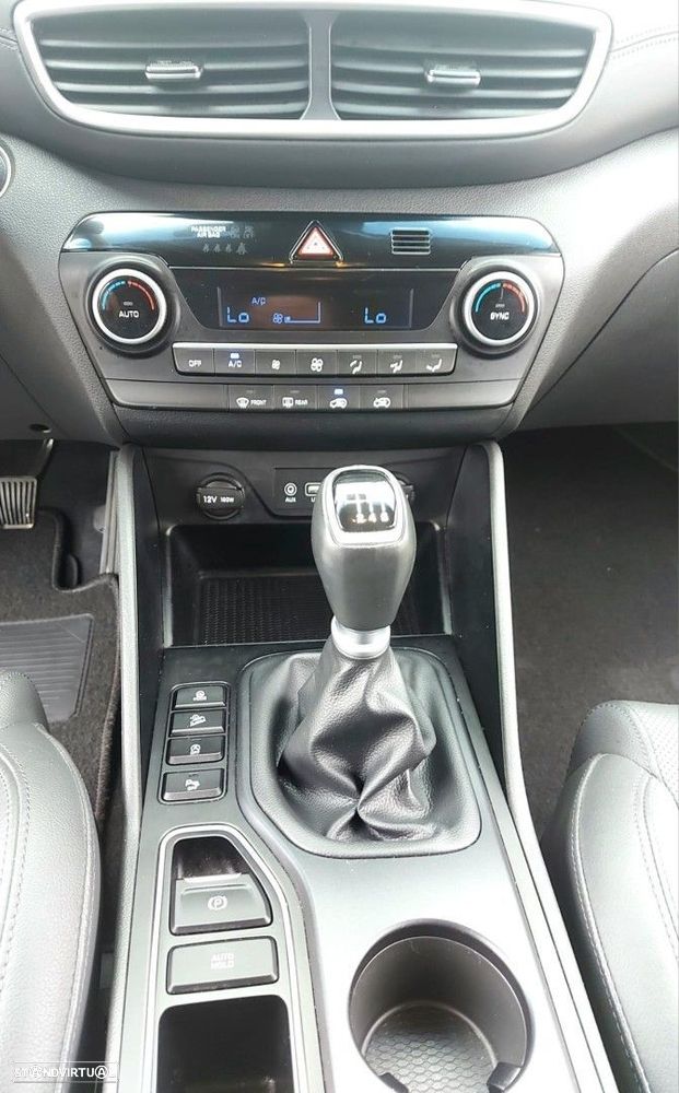Hyundai Tucson 1.6 CRDi Executive - 27