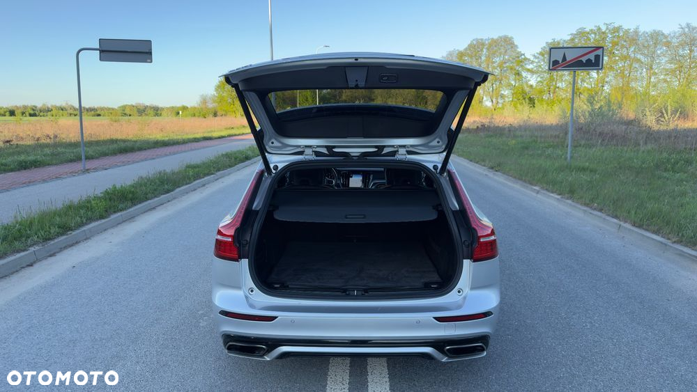 Volvo V60 D4 AWD Geartronic R-Design - 16