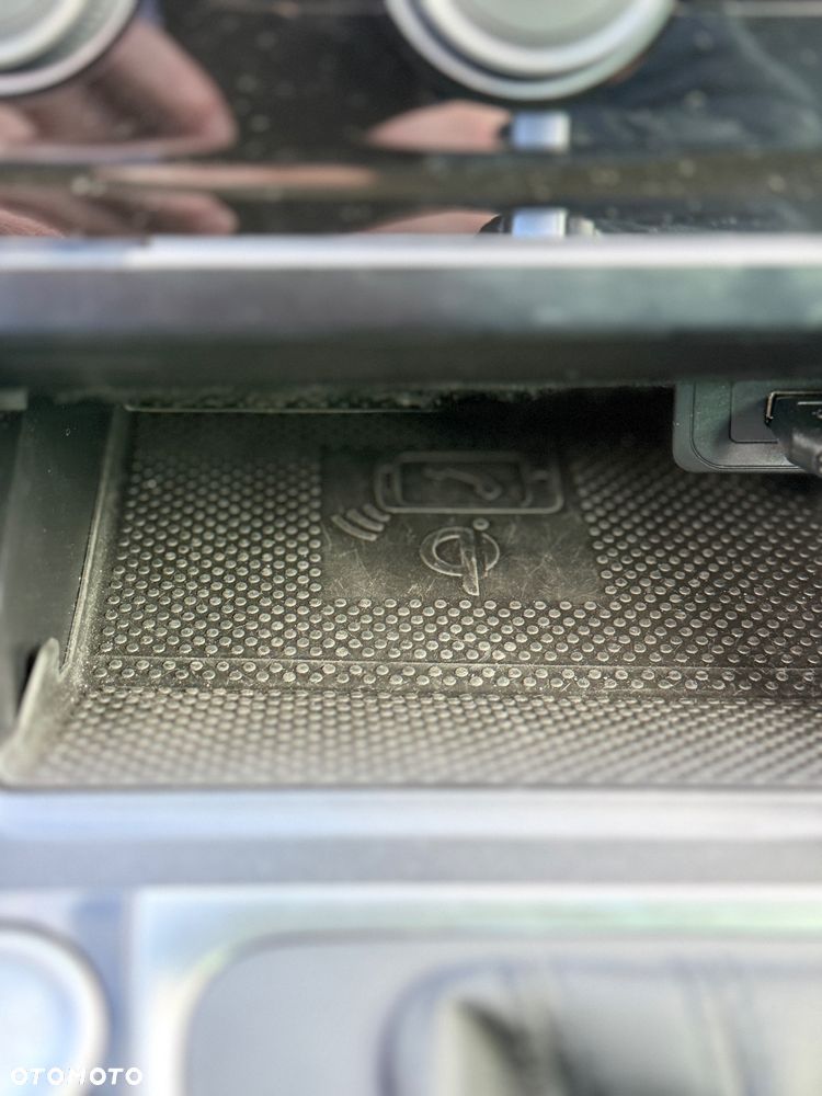 Volkswagen Golf 2.0 BlueTDI DSG Highline - 32