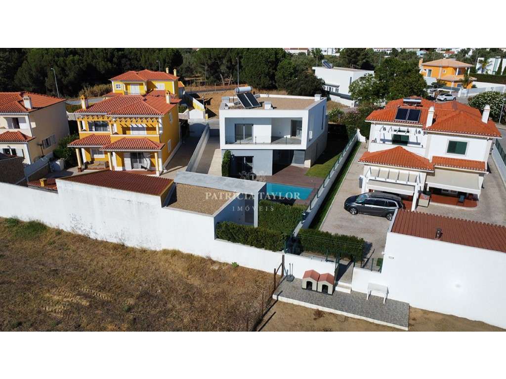 Moradia T4 à venda em Azeitão, situada na prestigiada zona de Vila ... - Grande imagem: 2/60