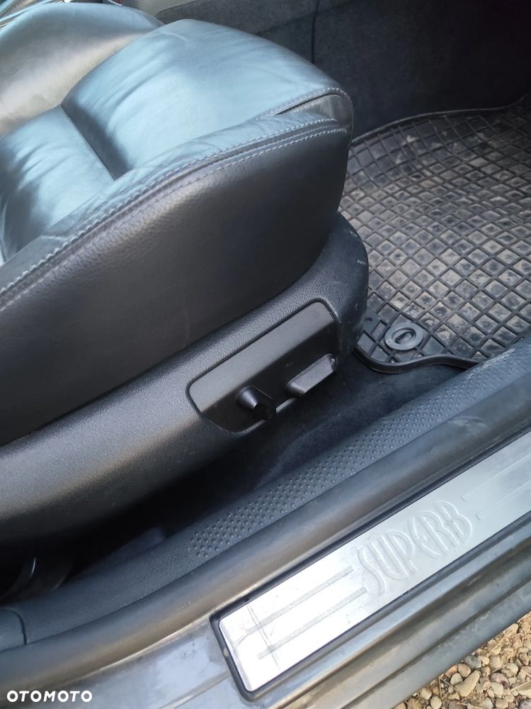 Skoda Superb 2.8 V6 Platinum - 33