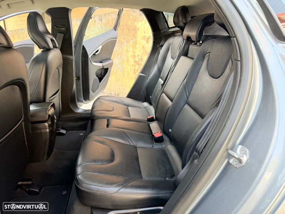 Volvo V40 D2 Momentum - 38